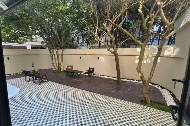 1br1lr1bt apt,South shan'anxi RD line 1/12/10,Nice deco&location.